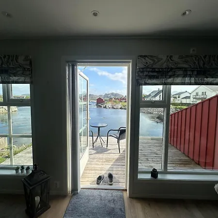 Rorbu Ved Vannet Holiday home *