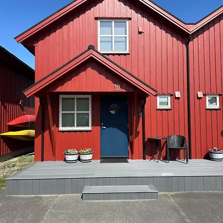 Rorbu Ved Vannet Holiday home *